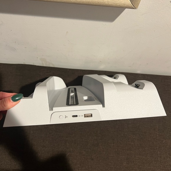 PS5 Fan with game storage & dual-controller charging station - Picture 2 of 4